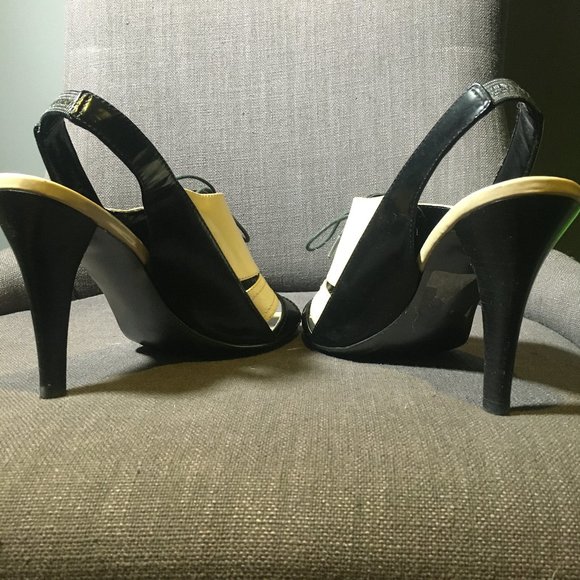 TAHARI leather Claudia shoes , size 8.5 M - Picture 4 of 9